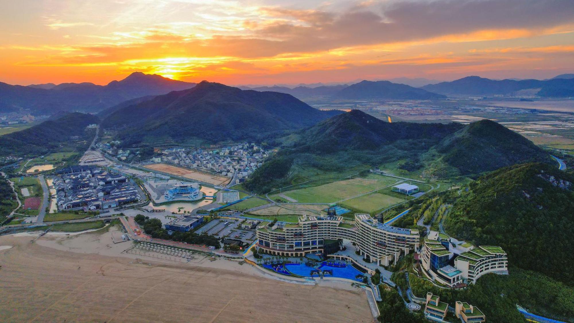 ホテル クラウン プラザ ニンポー シアンシャン シー ビュー Xiangshan  エクステリア 写真